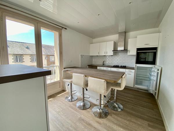 À VENDRE APPARTEMENT 3 CHAMBRES À PLEUGUENEUC PROCHE COMMODITÉS ET AXE RENNES SAINT-MALO