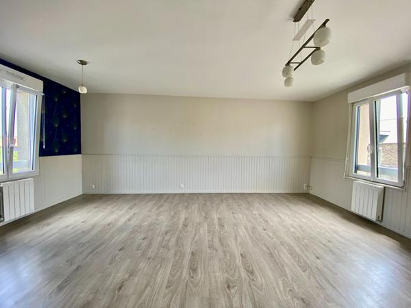 À VENDRE APPARTEMENT 3 CHAMBRES À PLEUGUENEUC PROCHE COMMODITÉS ET AXE RENNES SAINT-MALO
