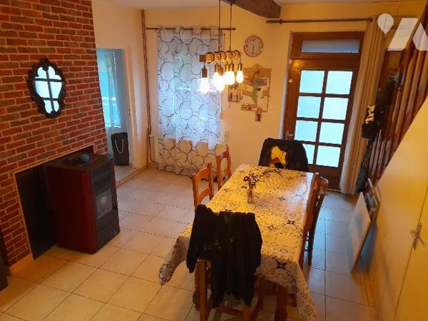 Posez vos meubles dans cette agréable maison.