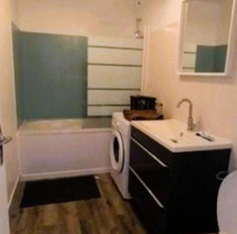 Grand Studio refait à neuf  métro Télégraphe  31 m2