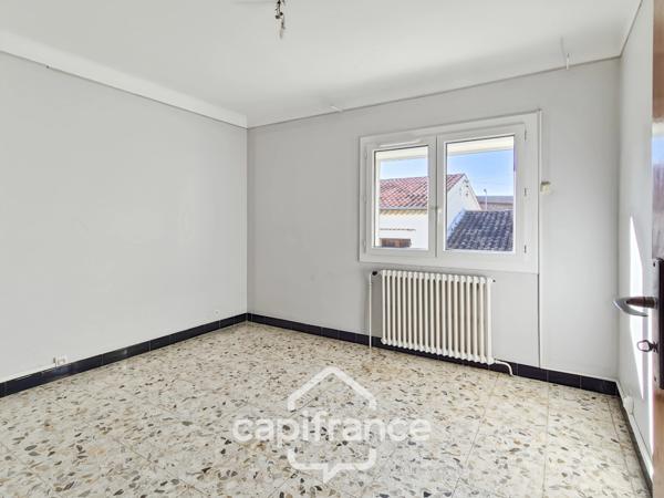 Maison à vendre 5 pièces ROQUEMAURE (30)-terrain 541m²