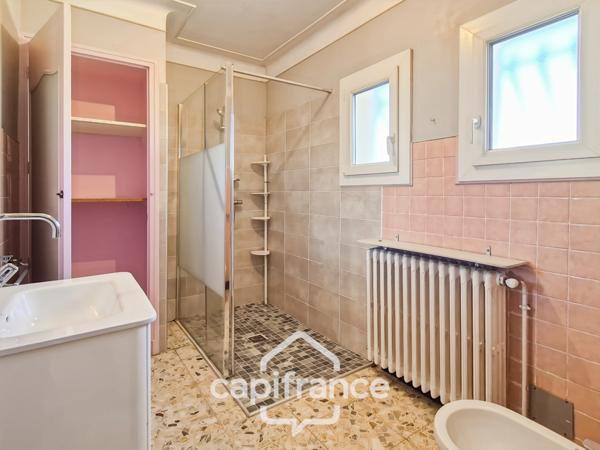 Maison à vendre 5 pièces ROQUEMAURE (30)-terrain 541m²