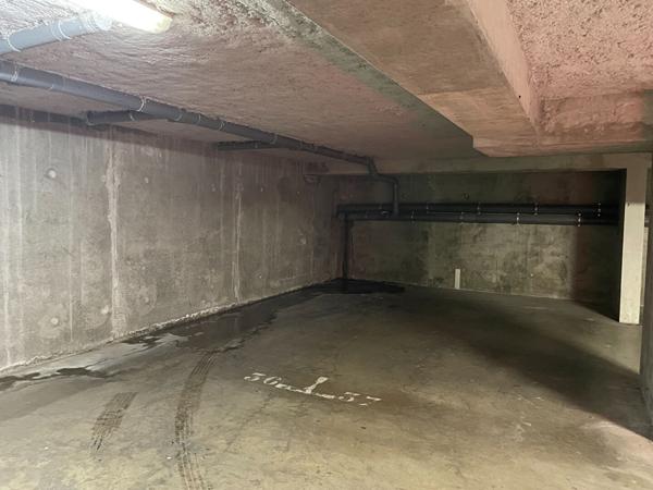 Place de parking dans résidence sécurisée - Route de Toulouse / Bagatelle