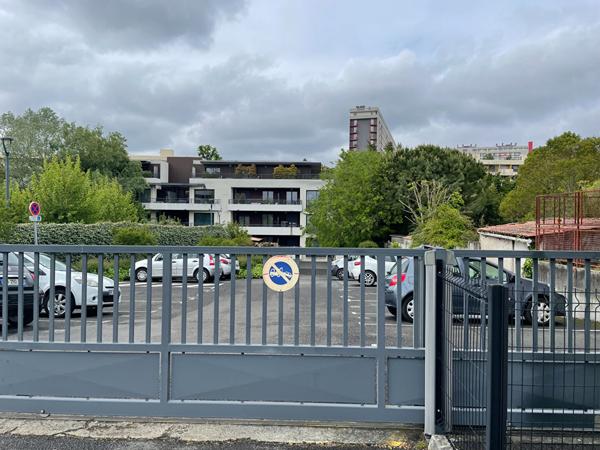 Place de parking dans résidence sécurisée - Route de Toulouse / Bagatelle