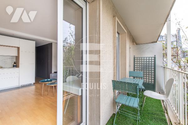 Studio comme neuf avec balcon