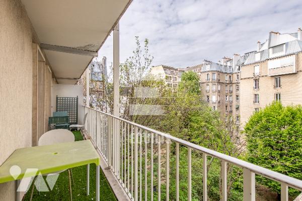 Studio comme neuf avec balcon