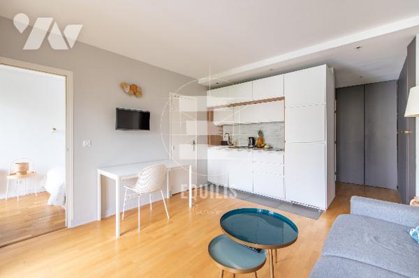 Studio comme neuf avec balcon