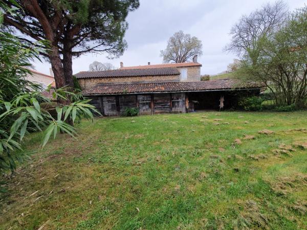 Maison en pierre avec piscine