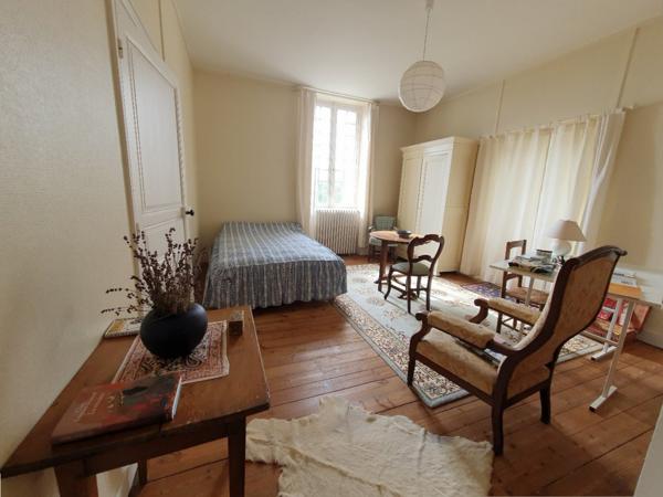 Maison en pierre avec piscine