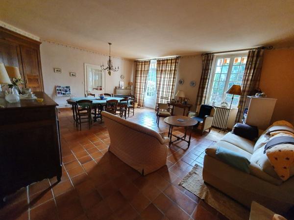 Maison en pierre avec piscine