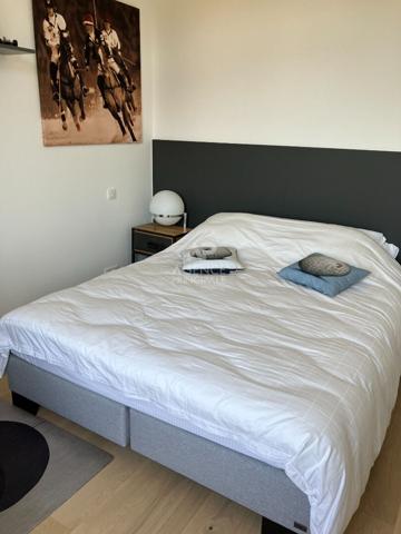 Appartement 5 pièce(s) 91 m2 €880 000 ** - Référence 4557
