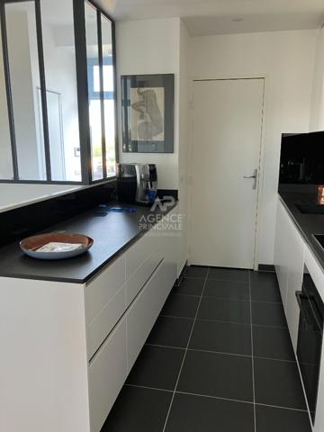 Appartement 5 pièce(s) 91 m2 €880 000 ** - Référence 4557