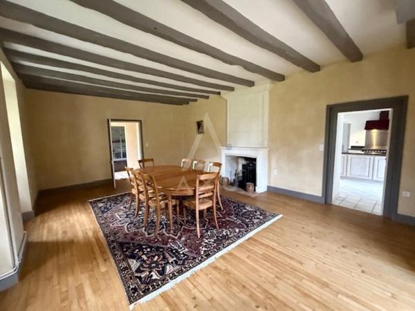 Logis du XVIIe Siècle près d'Angoulême - 16 pièces + maison d'amis et terrain de 4 ha 430