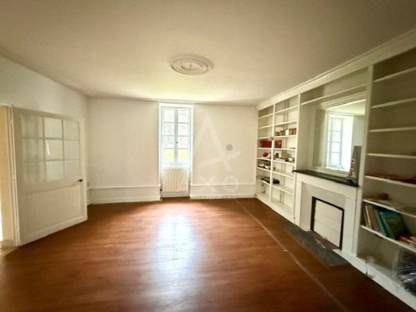 Logis du XVIIe Siècle près d'Angoulême - 16 pièces + maison d'amis et terrain de 4 ha 430