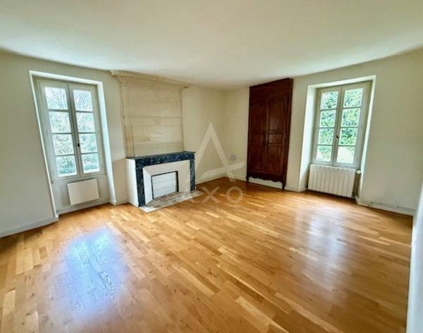 Logis du XVIIe Siècle près d'Angoulême - 16 pièces + maison d'amis et terrain de 4 ha 430