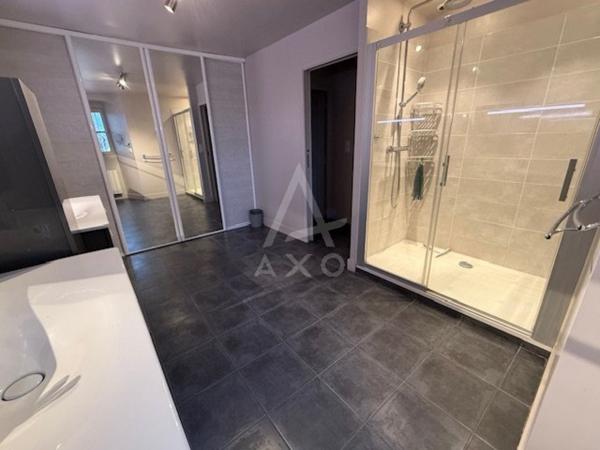 Logis du XVIIe Siècle près d'Angoulême - 16 pièces + maison d'amis et terrain de 4 ha 430