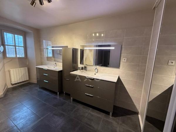 Logis du XVIIe Siècle près d'Angoulême - 16 pièces + maison d'amis et terrain de 4 ha 430