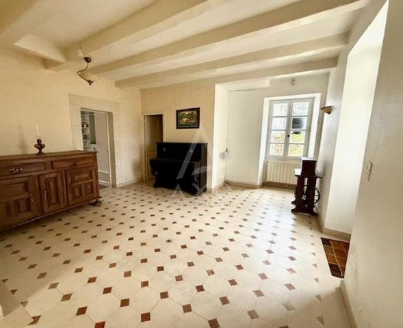 Logis du XVIIe Siècle près d'Angoulême - 16 pièces + maison d'amis et terrain de 4 ha 430