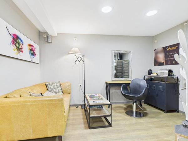 SALON DE COIFFURE – EMPLACEMENT STRATÉGIQUE À MAYENNE