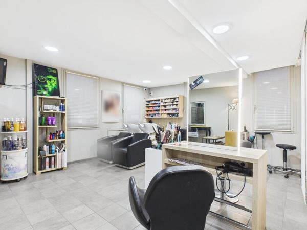 SALON DE COIFFURE – EMPLACEMENT STRATÉGIQUE À MAYENNE