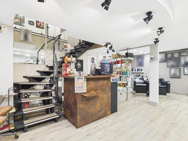 SALON DE COIFFURE – EMPLACEMENT STRATÉGIQUE À MAYENNE