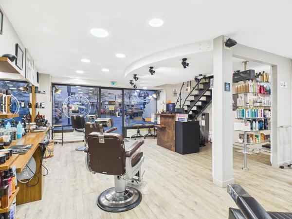 SALON DE COIFFURE – EMPLACEMENT STRATÉGIQUE À MAYENNE