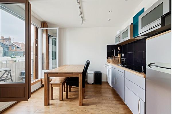 DERNIER ÉTAGE - BALCON - TRÈS CALME