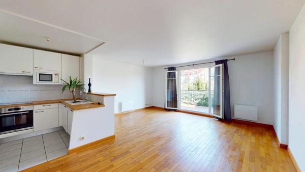 Location                                                      Appartement
                        
                     3 pièces                      69 m2                     à Émerainville