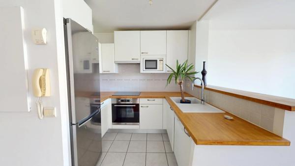 Location                                                      Appartement
                        
                     3 pièces                      69 m2                     à Émerainville