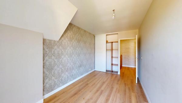 Location                                                      Appartement
                        
                     3 pièces                      69 m2                     à Émerainville