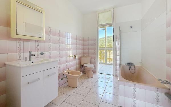 Appartement à louer    3 pièces • 100,32 m2 Ajaccio