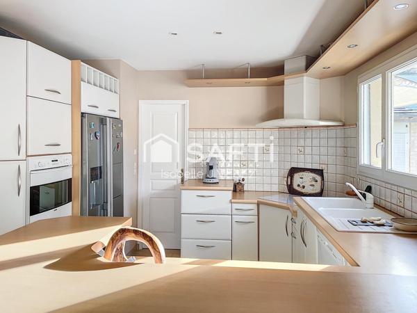 6 pièces sur 110 m² environ  / parcelle de jardin au calme de 642 m2 / dépendance