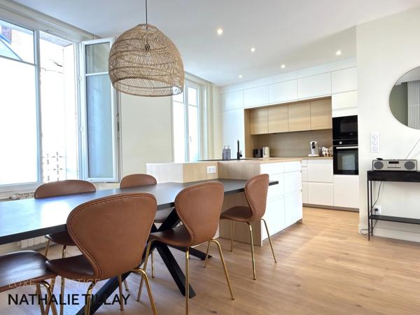 Orleans Dunois, a vendre, maison principale et maison d amis, ensemble avec  jardin, porche d 'entrée possible 2 stationnements.