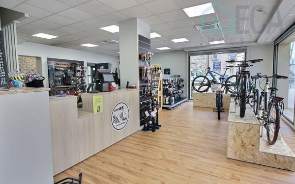 Immeuble à vendre    1 pièce •  Morestel