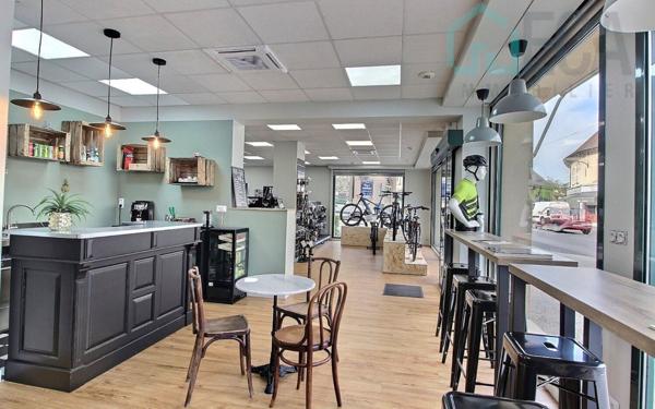 Immeuble à vendre    1 pièce •  Morestel