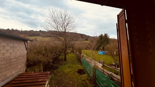 Vault-de-Lugny (89200) Maison de campagne à louer dans le secteur de VAULT DE LUGNY avec jardin pour un loyer de 550 € par mois.