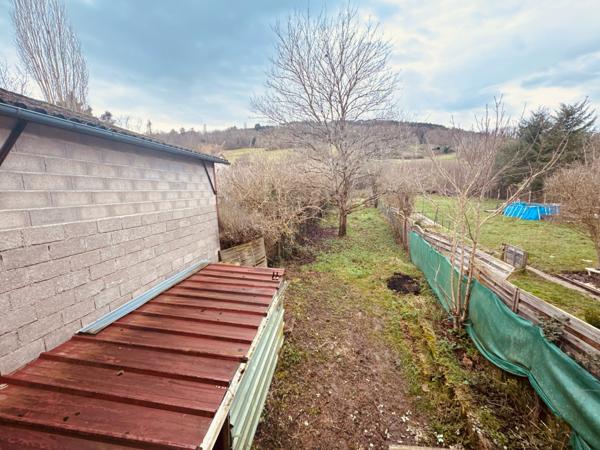 Vault-de-Lugny (89200) Maison de campagne à louer dans le secteur de VAULT DE LUGNY avec jardin pour un loyer de 550 € par mois.