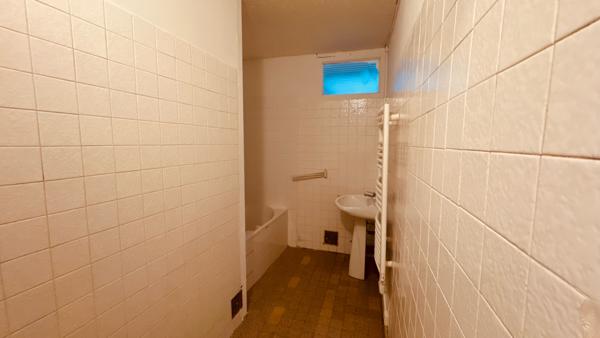 Vault-de-Lugny (89200) Maison de campagne à louer dans le secteur de VAULT DE LUGNY avec jardin pour un loyer de 550 € par mois.