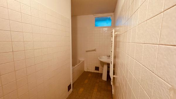 Vault-de-Lugny (89200) Maison de campagne à louer dans le secteur de VAULT DE LUGNY avec jardin pour un loyer de 550 € par mois.