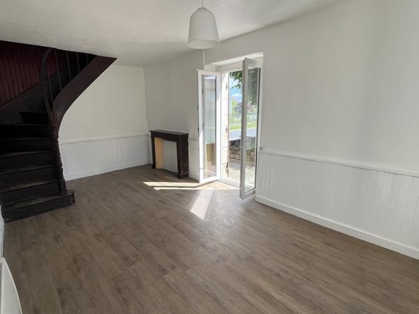 Maison à louer 550 € CC Thiviers 4 p 88 m² DPE E