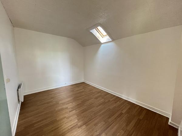 Maison à louer 550 € CC Thiviers 4 p 88 m² DPE E