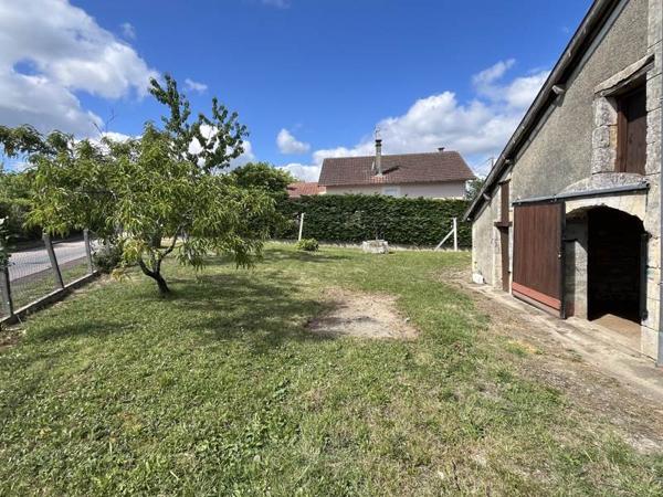 Maison à louer 550 € CC Thiviers 4 p 88 m² DPE E