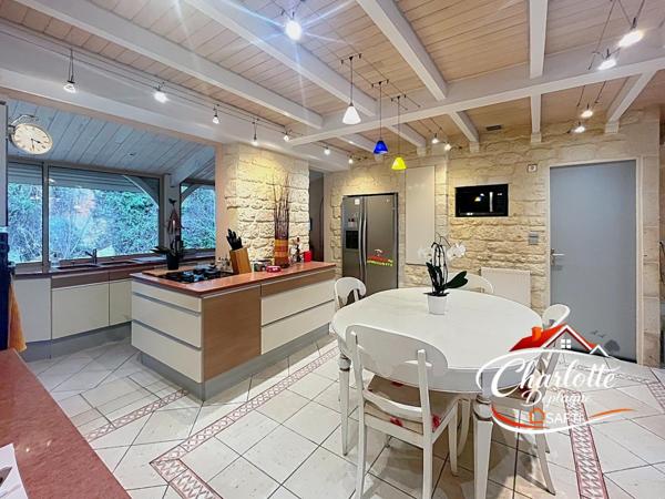 Maison traditionnelle avec piscine