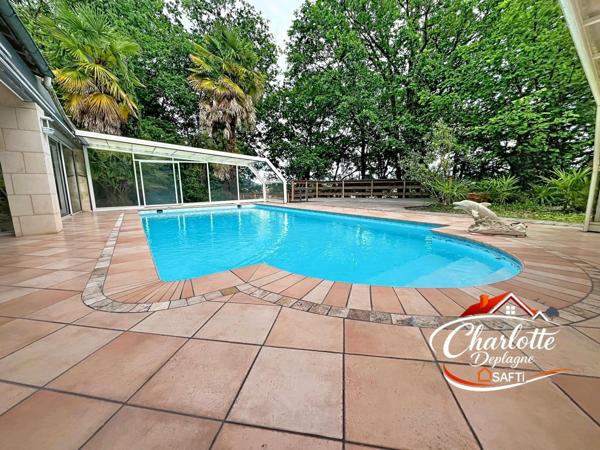 Maison traditionnelle avec piscine