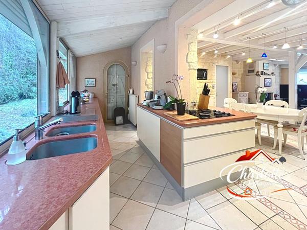 Maison traditionnelle avec piscine