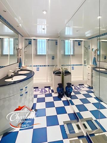 Maison traditionnelle avec piscine