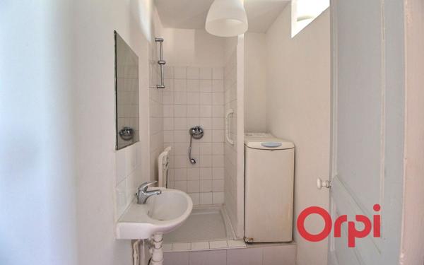 Appartement à vendre    1 pièce • 24,42 m2 Marseille 6