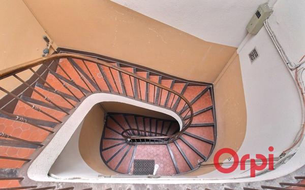 Appartement à vendre    1 pièce • 24,42 m2 Marseille 6