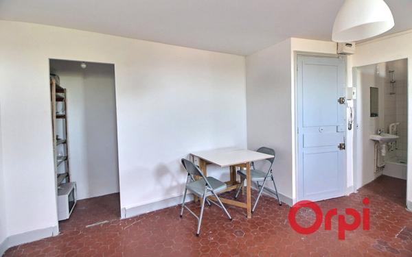 Appartement à vendre    1 pièce • 24,42 m2 Marseille 6