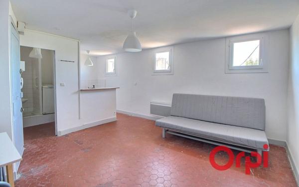Appartement à vendre    1 pièce • 24,42 m2 Marseille 6